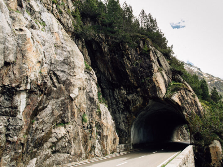 Entuzjastyczne przyjęcie nowootwartego tunelu pod Świną i rosnąca liczba przestępstw drogowych
