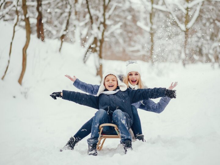 Start sezonu zimowego na szczecińskiej Gubałówce: Miłośnicy zimowych szaleństw cieszą się pierwszym śniegiem