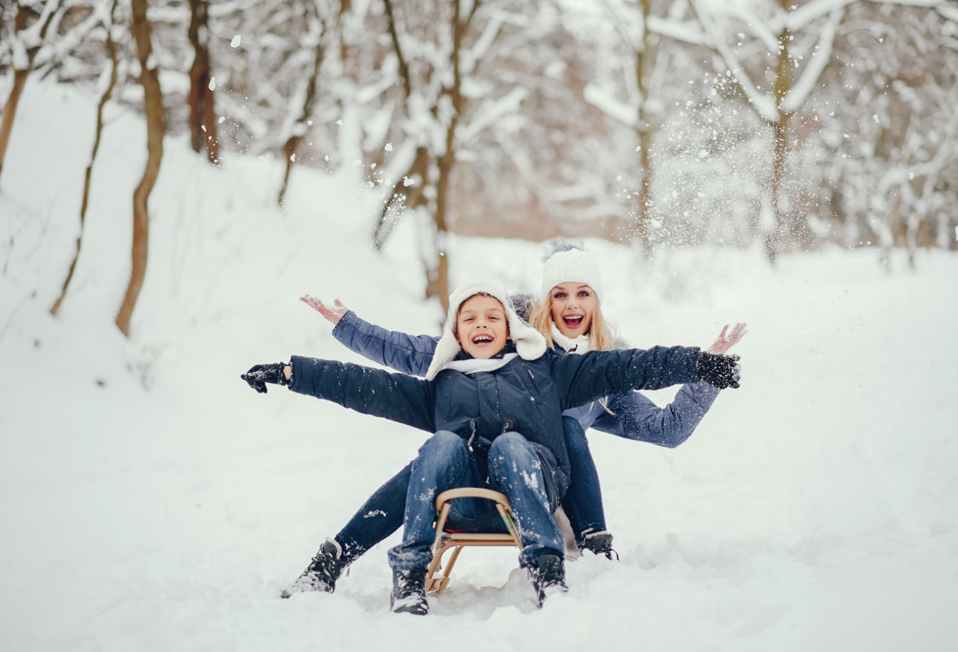 Start sezonu zimowego na szczecińskiej Gubałówce: Miłośnicy zimowych szaleństw cieszą się pierwszym śniegiem