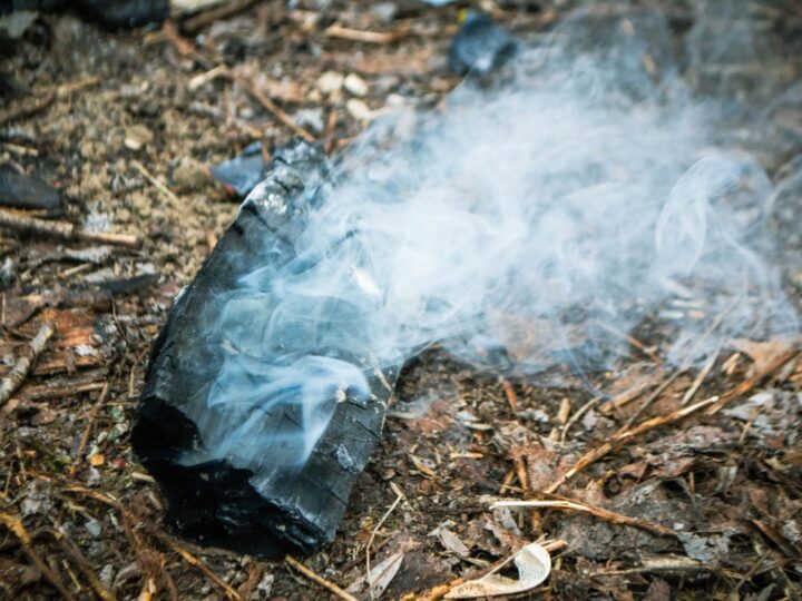 Interwencja policji w Szczecinie-Pogodno: Mężczyzna palił śmieciami