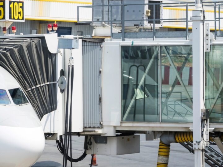 Rozpoczęcie kolejnego etapu remontu infrastruktury lotniskowej w Dąbiu: nowe wrota dla Szczecińskiego Aeroklubu