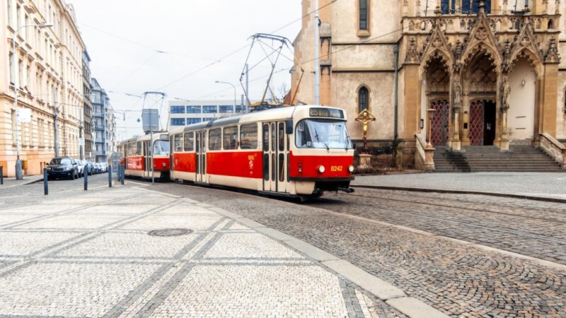 Zatrzymanie tramwajowego ruchu w Szczecinie z powodu awarii torowiska spowodowanej wysoką temperaturą