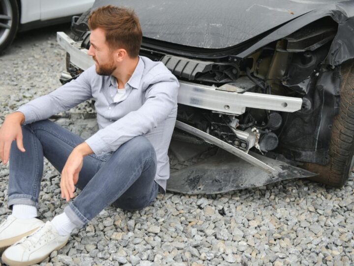 Wypadek na Moście Pionierów w Szczecinie: motocyklista uderzył w auto, kolizja spowodowała korki