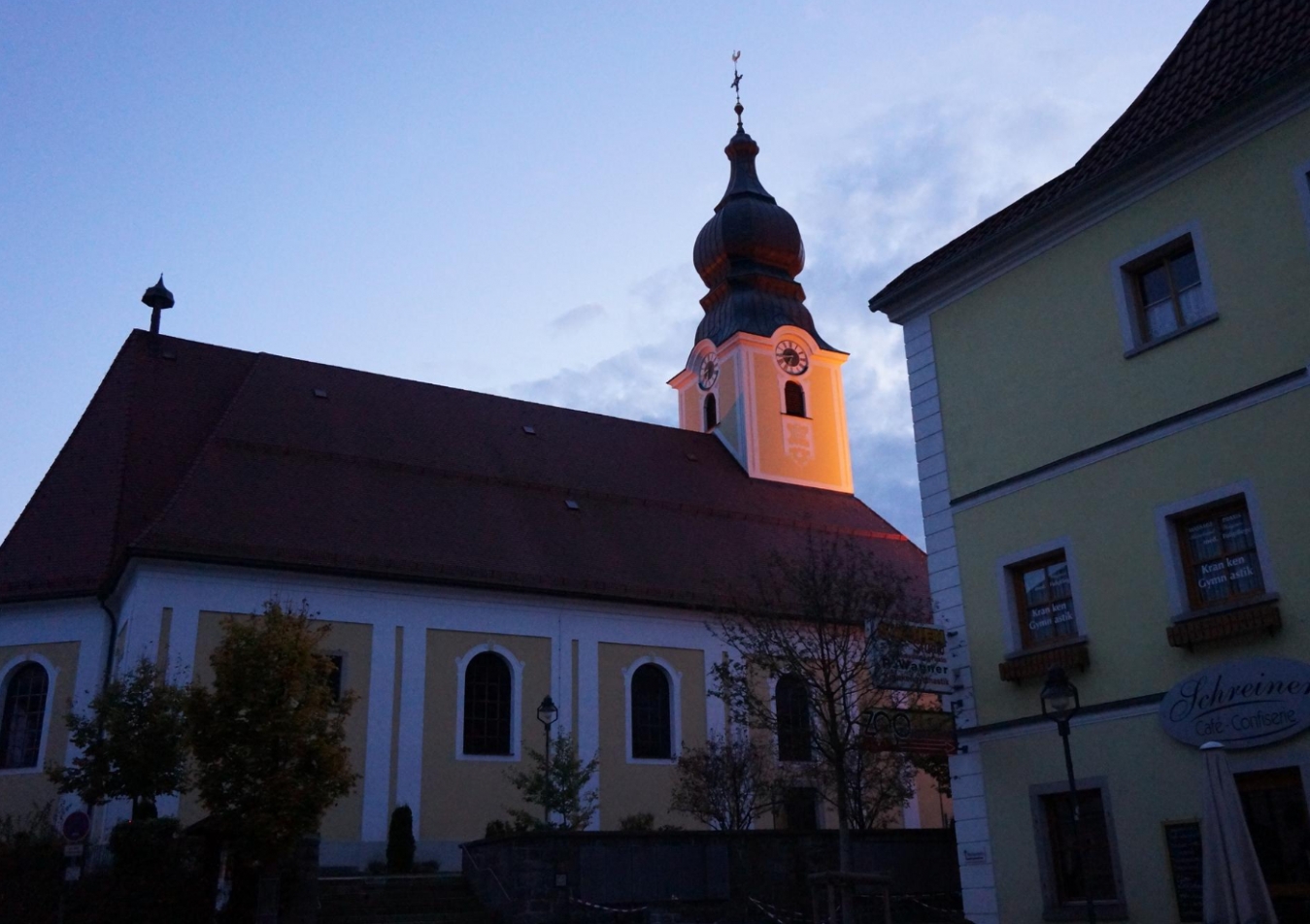 Statystyka uczestnictwa w mszach świętych: Jak Kościół Katolicki monitoruje frekwencję?