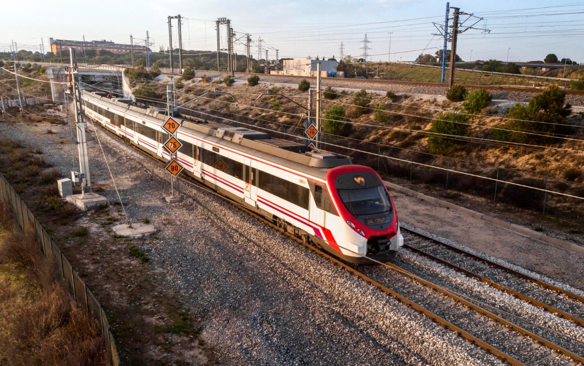 Pociągi Pendolino przyspieszają komunikację między Szczecinem a Warszawą – plany odzyskania utraconych pasażerów