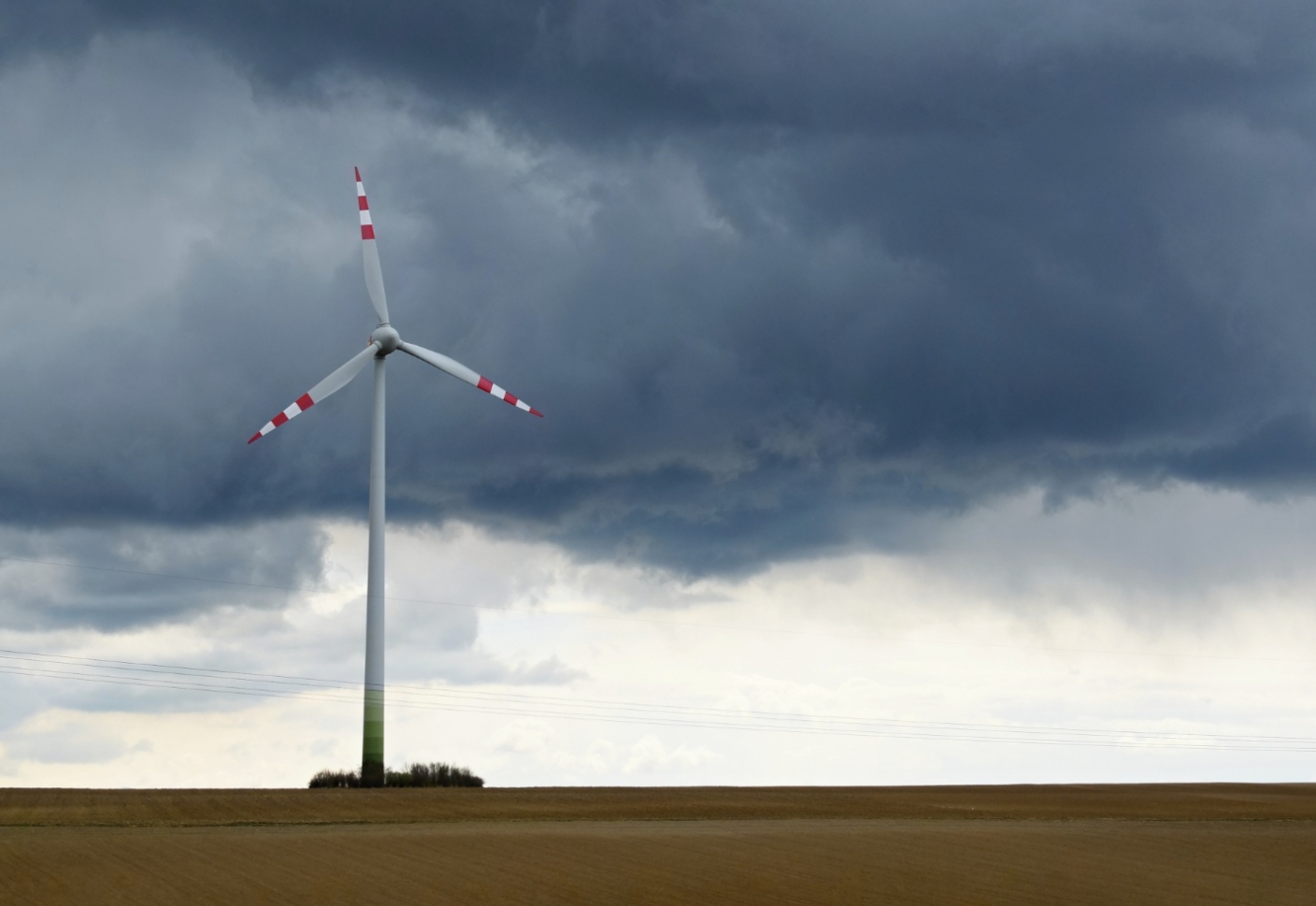 Ostrzeżenie meteorologiczne: Silny wiatr na północy Polski, możliwe porywy do 95 km/h