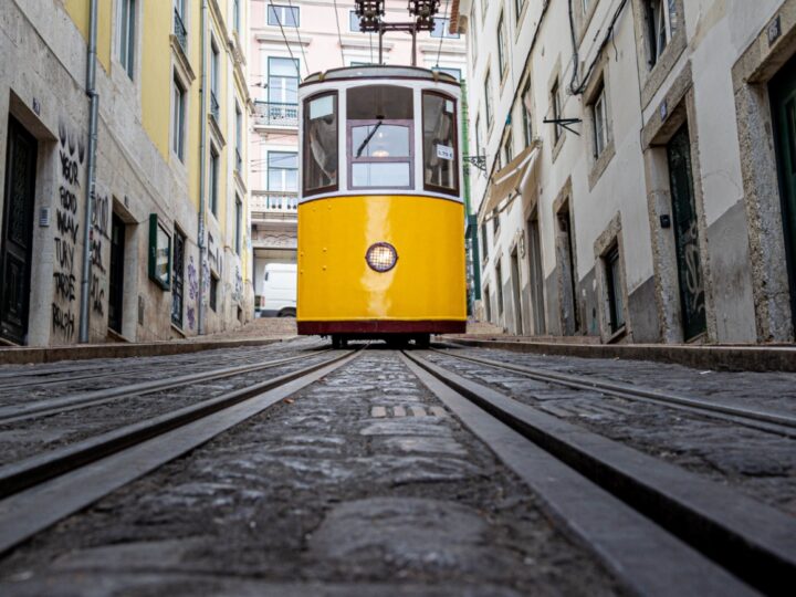 Historyczny moment: po trzech latach tramwaje wracają na ulicę Kolumba w Szczecinie