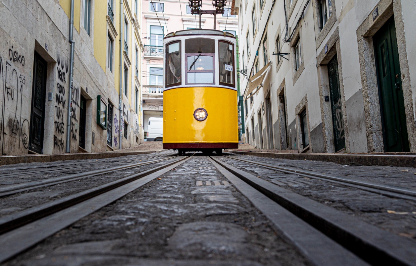 Historyczny moment: po trzech latach tramwaje wracają na ulicę Kolumba w Szczecinie