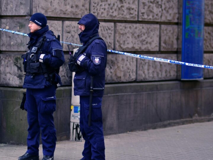 Policja ze Szczecina Dąbie i "Wywiadowcy" udaremnili próbę włamania 59-letniego mężczyzny do domu w Podjuchach