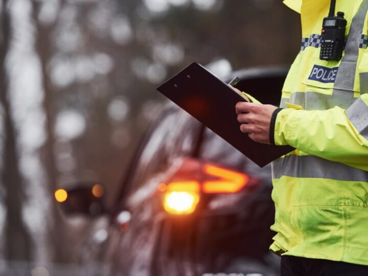 Szczecińscy policjanci zatrzymują kierowcę Maserati jadącego ponad 100 kilometrów na godzinę w obszarze zabudowanym