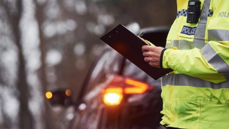 Szczecińscy policjanci zatrzymują kierowcę Maserati jadącego ponad 100 kilometrów na godzinę w obszarze zabudowanym