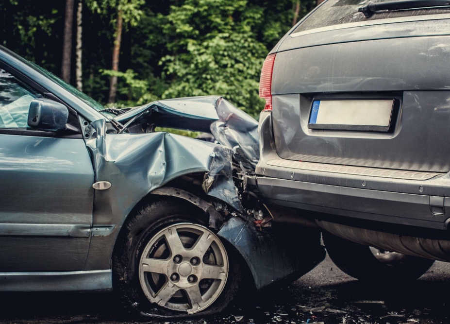 Uderzenie samochodu osobowego i busa na drodze S3: Ruch zatrzymany między Węzłem Myślibórz a Gorzów Wielkopolski Północ