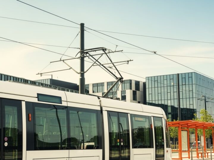 Nowe tramwaje na Pomorzanach: Wydłużona linia 4 i lepsza komunikacja!
