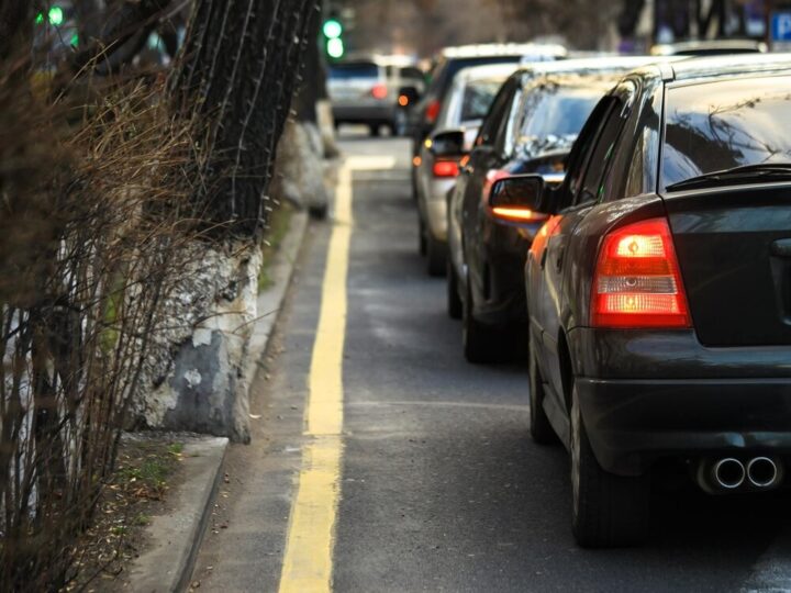 Utrudnienia na Warszewie: Budowa nowego parkingu do grudnia wstrzymuje ruch na ul. Podbórzańskiej