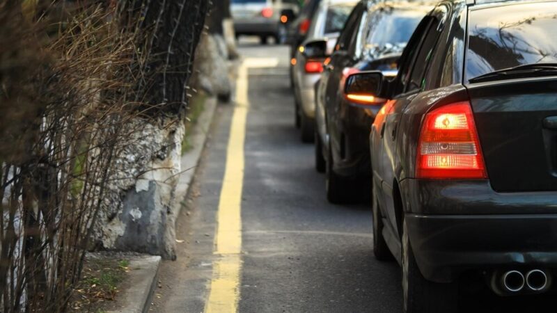 Utrudnienia na Warszewie: Budowa nowego parkingu do grudnia wstrzymuje ruch na ul. Podbórzańskiej