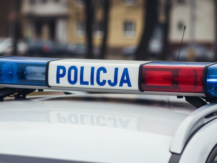 Seniorzy w Słowianinie uczą się, jak unikać oszustw dzięki policjantkom