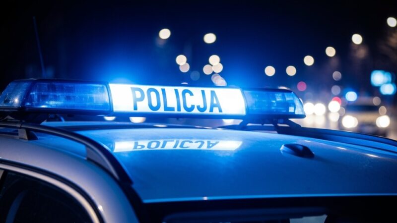 Kierowcy w Szczecinie łamią prędkość na mokrej nawierzchni – czas na ostrożność!