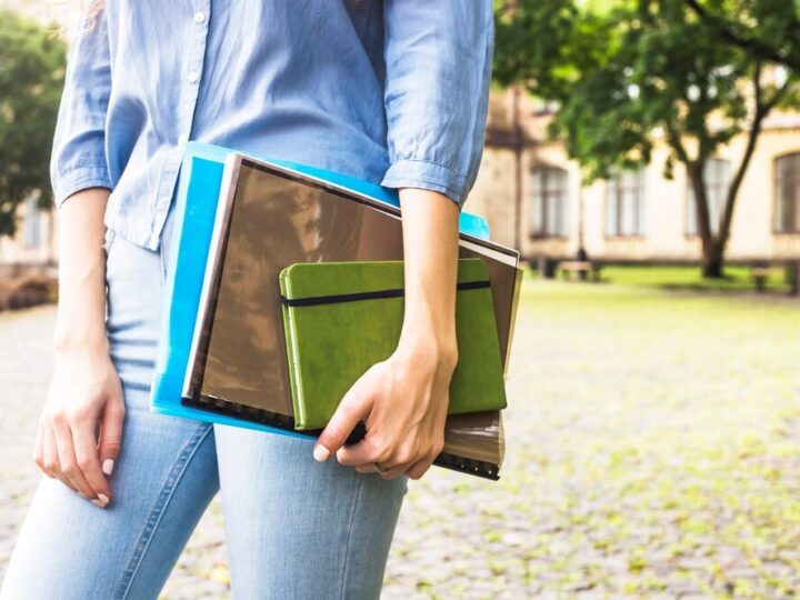 Młodzież w Gryfinie dyskutuje o przemocy i mediach społecznościowych w debacie oksfordzkiej