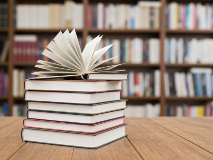 Literacka Uczta w Gryfinie: Emocje i Refleksje w Dyskusyjnym Klubie Książki