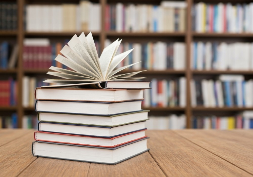 Literacka Uczta w Gryfinie: Emocje i Refleksje w Dyskusyjnym Klubie Książki