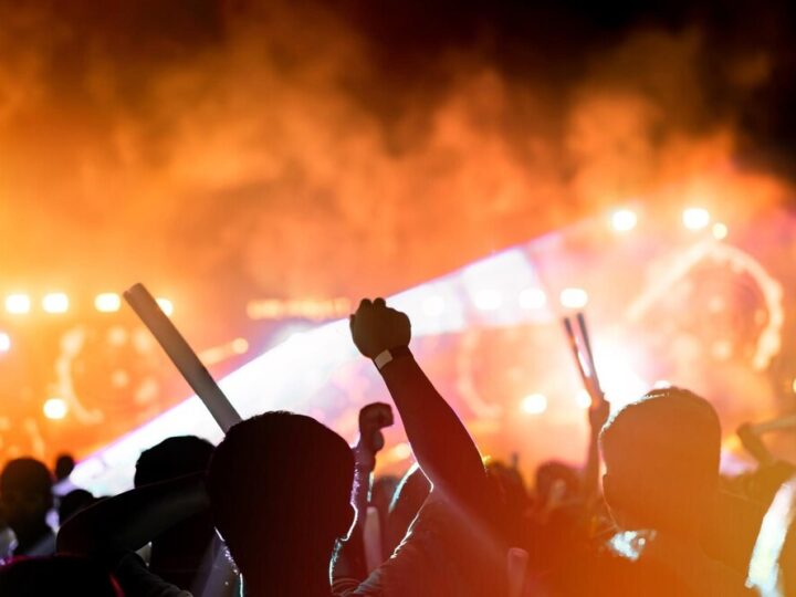 Sztuka w Trzech Aktach: Muzyka, Poezja i Moda w Willi Lentza