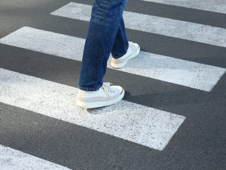 Bezpieczne kroki przedszkolaków na drodze