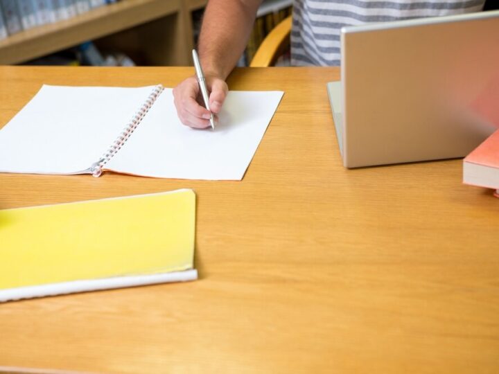 Bezpieczeństwo na wyciągnięcie ręki: Policjanci w przedszkolu!