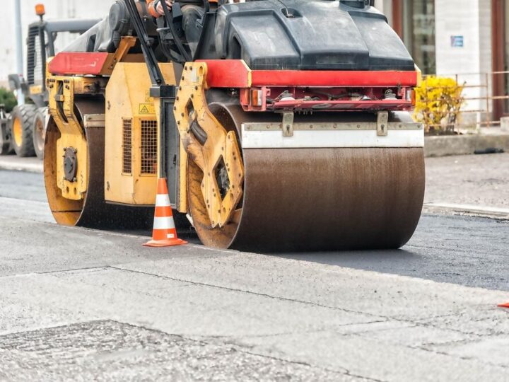 Nowe ronda i bezpieczniejsze drogi w Policach: modernizacja ul. Piłsudskiego w toku