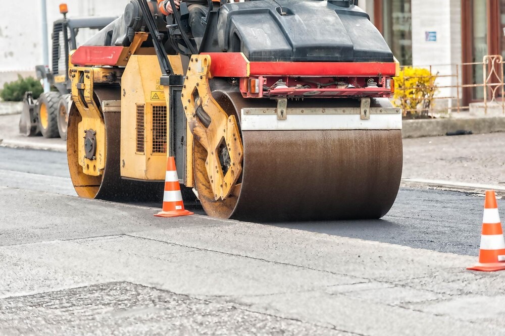 Nowe ronda i bezpieczniejsze drogi w Policach: modernizacja ul. Piłsudskiego w toku