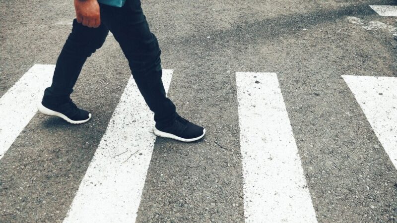 Świeć w ciemności – noś odblaski dla bezpieczeństwa!