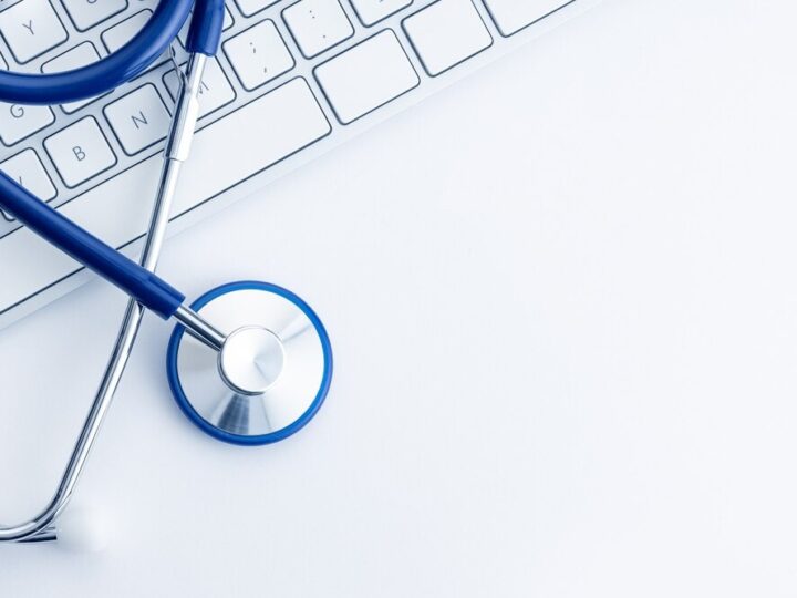 Bezpieczeństwo na pierwszym miejscu – przedszkolaki z policjantką