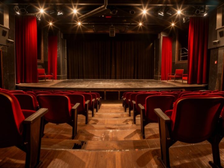 Młodzież w Szczecinie odkrywa teatr: bezpłatne spektakle i emocjonujące rozmowy