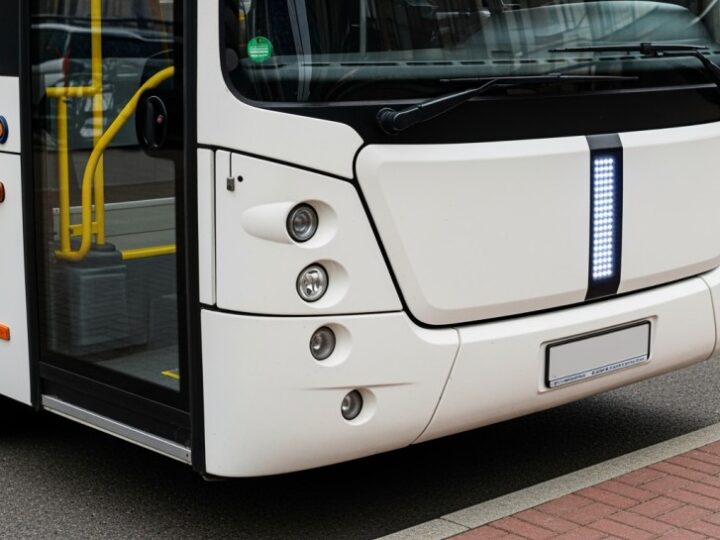 Szczecin zyskuje nowoczesne autobusy hybrydowe: ekologiczny krok w komunikacji miejskiej