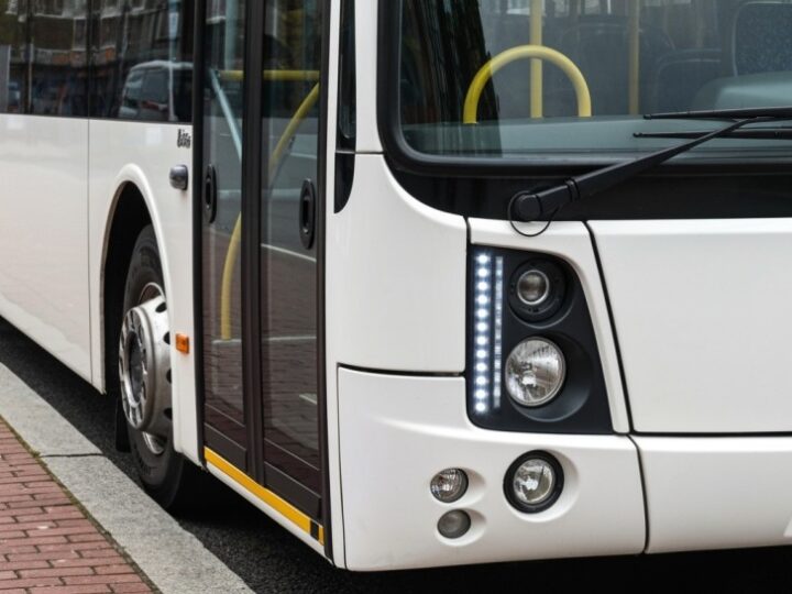 Szczecin zyskuje 14 elektrycznych autobusów: Nowoczesny transport na ulicach miasta!