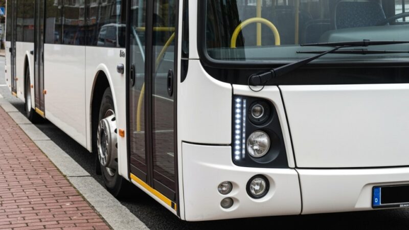Szczecin zyskuje 14 elektrycznych autobusów: Nowoczesny transport na ulicach miasta!
