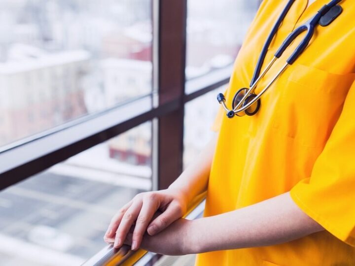 Bezpieczne dzieci: Policjantka uczy najmłodszych odpowiedzialności i szacunku