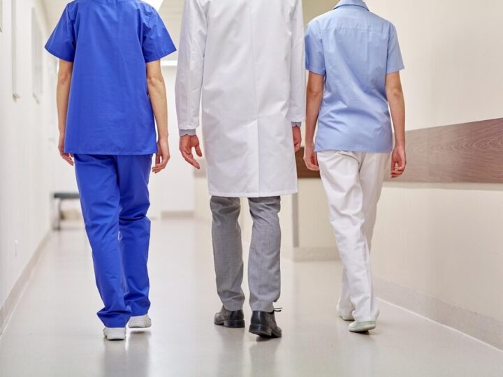 Defibrylatory w szczecińskich autobusach i tramwajach: 3 minuty, które mogą uratować życie!