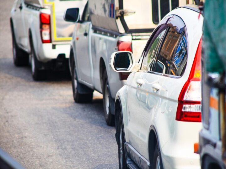 Uwaga kierowcy! Utrudnienia w ruchu w gminie Banie w godzinach popołudniowych