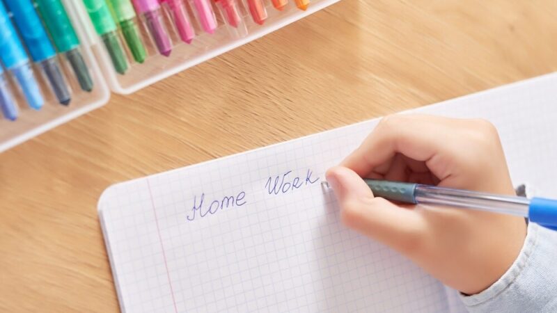 Edukacja przeciw hejtowi: Policja w Dołujach angażuje najmłodszych