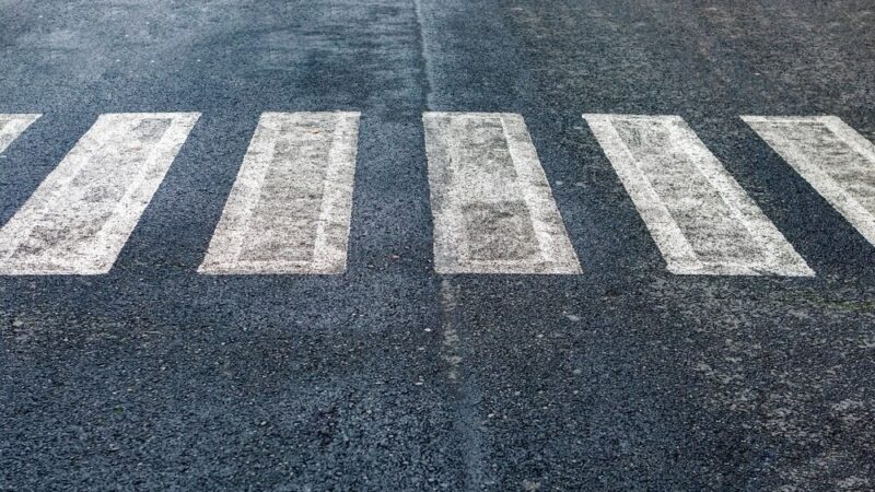 Bezpieczniej na drogach: Policja w akcji dla pieszych i rowerzystów