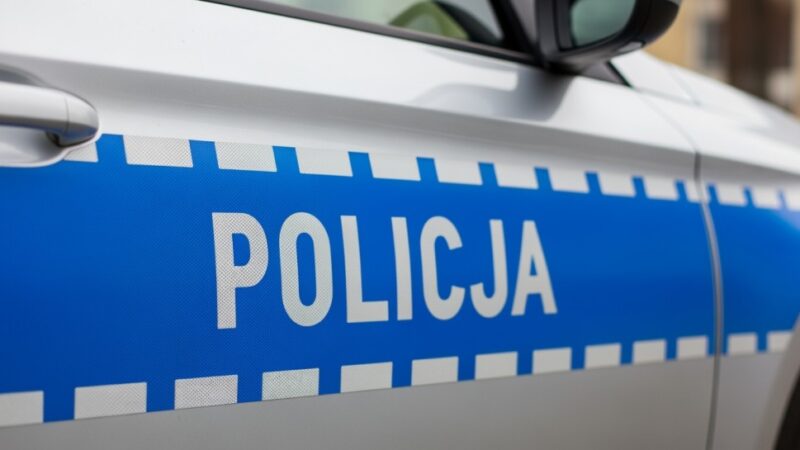 Interwencja policji przy al. Niepodległości: funkcjonariusz zawieszony w obowiązkach