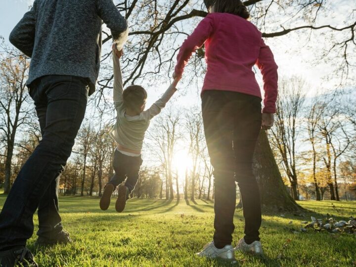 Wzruszenia i uśmiechy w Gryfinie: Wolontariusze świętują Dzień Babci i Dziadka