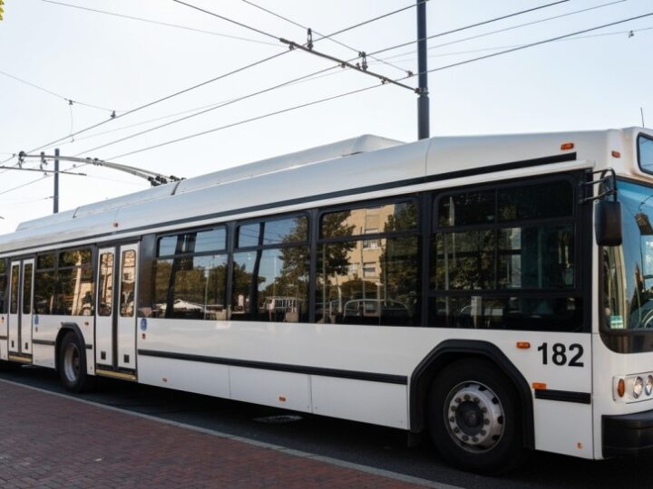 Szczecin inwestuje w ekologiczną flotę: 44 nowe hybrydowe autobusy!