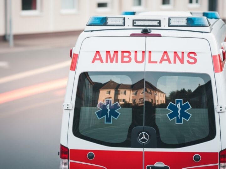 POLICJANCI URATOWALI 17-LATKĘ Z KRAWĘDZI DACHA W SZCZECINIE