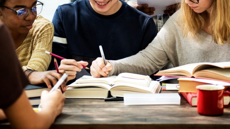 Muzyczne odkrycia dla dwulatków: nowa oferta zajęć w centrum kultury!