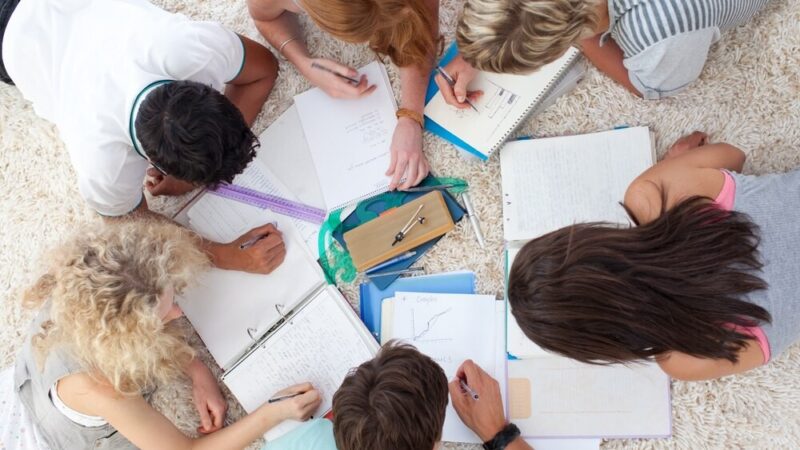 Cyfrowe umiejętności dla seniorów: warsztaty w Kurowie