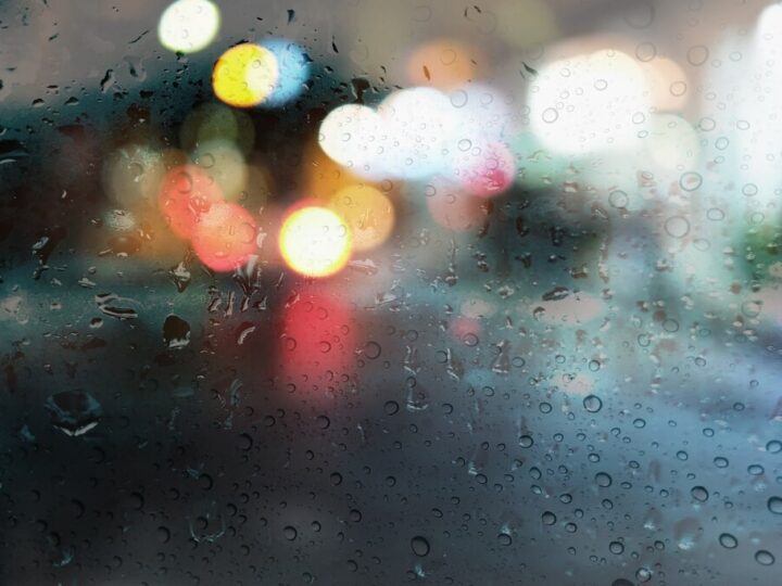 Szczecin w obliczu silnych wiatrów: przygotuj się na zagrożenia!