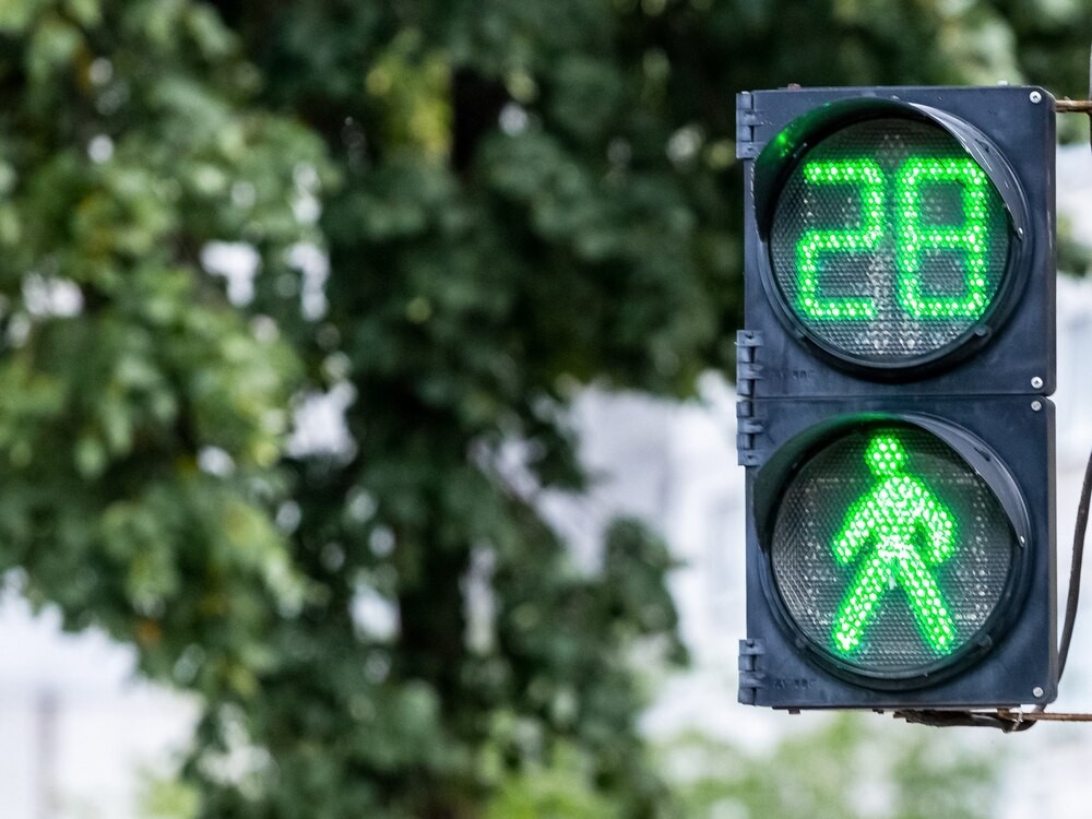 Błyskawiczna interwencja policjanta ratuje motocyklistę przed tragedią