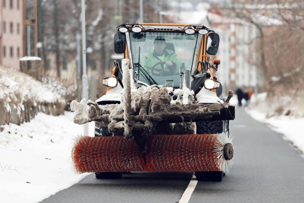 Szczotki techniczne i przemysłowe — jak dobrać właściwy rodzaj do zastosowania?