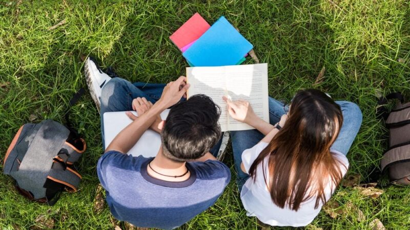 Stypendia Pomostowe: Nowa Szansa dla Maturzystów z Małych Miejscowości!